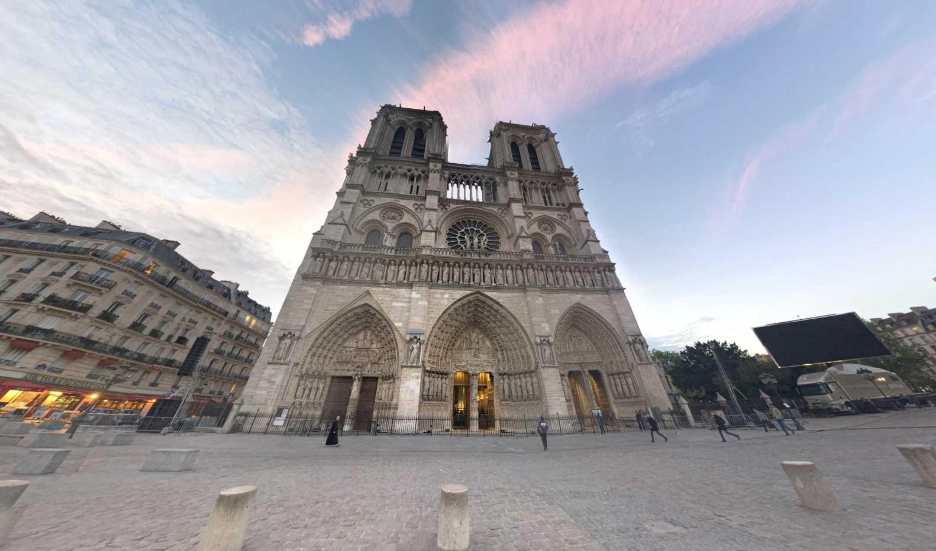 Cathédrale Notre-Dame de Paris virtual tour preview