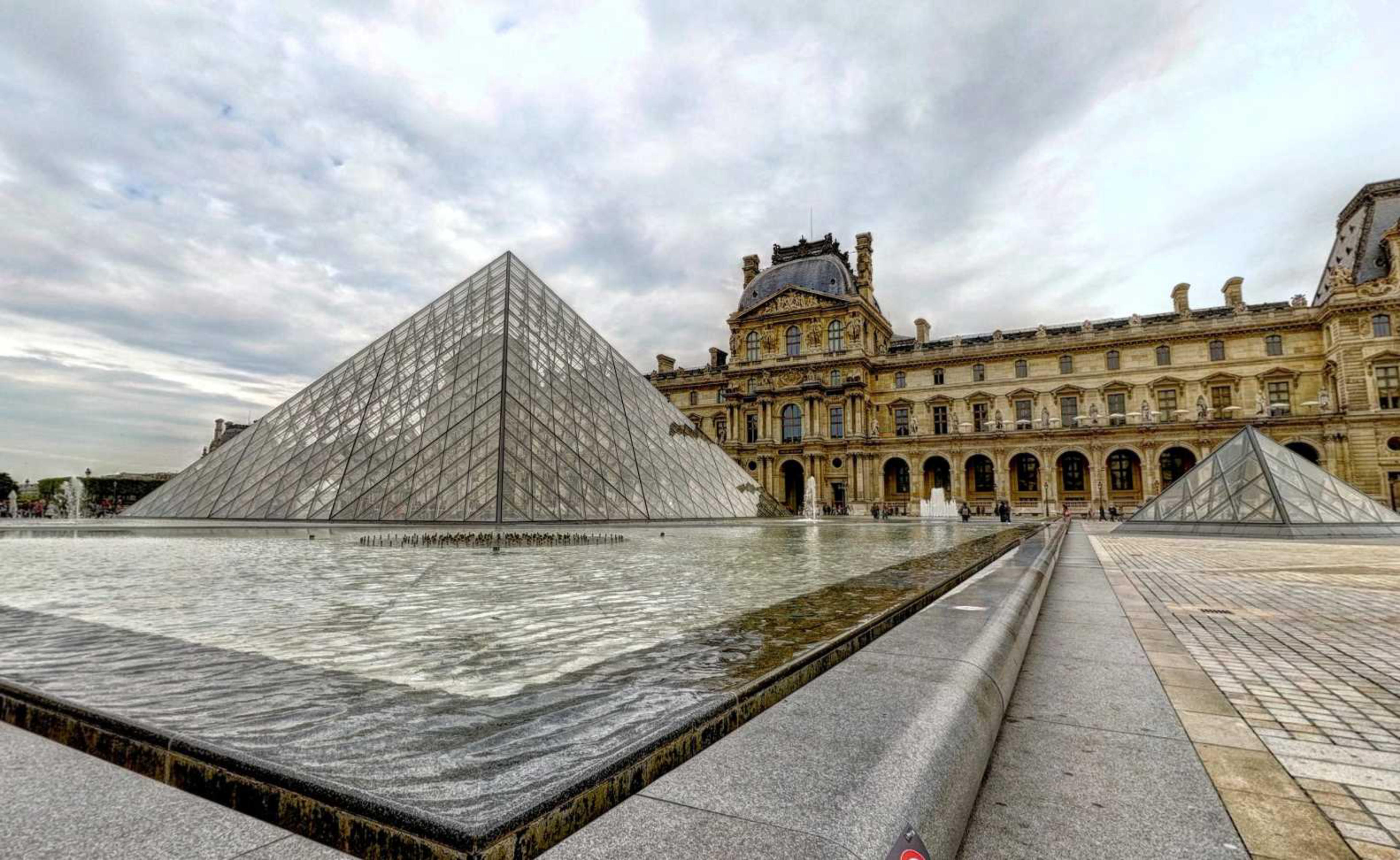 The Louvre virtual tour preview